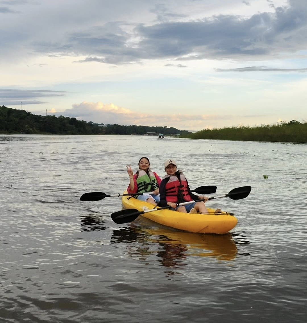 Kayak en el Amazonas en Leticia: Aventura, Naturaleza y Delfines